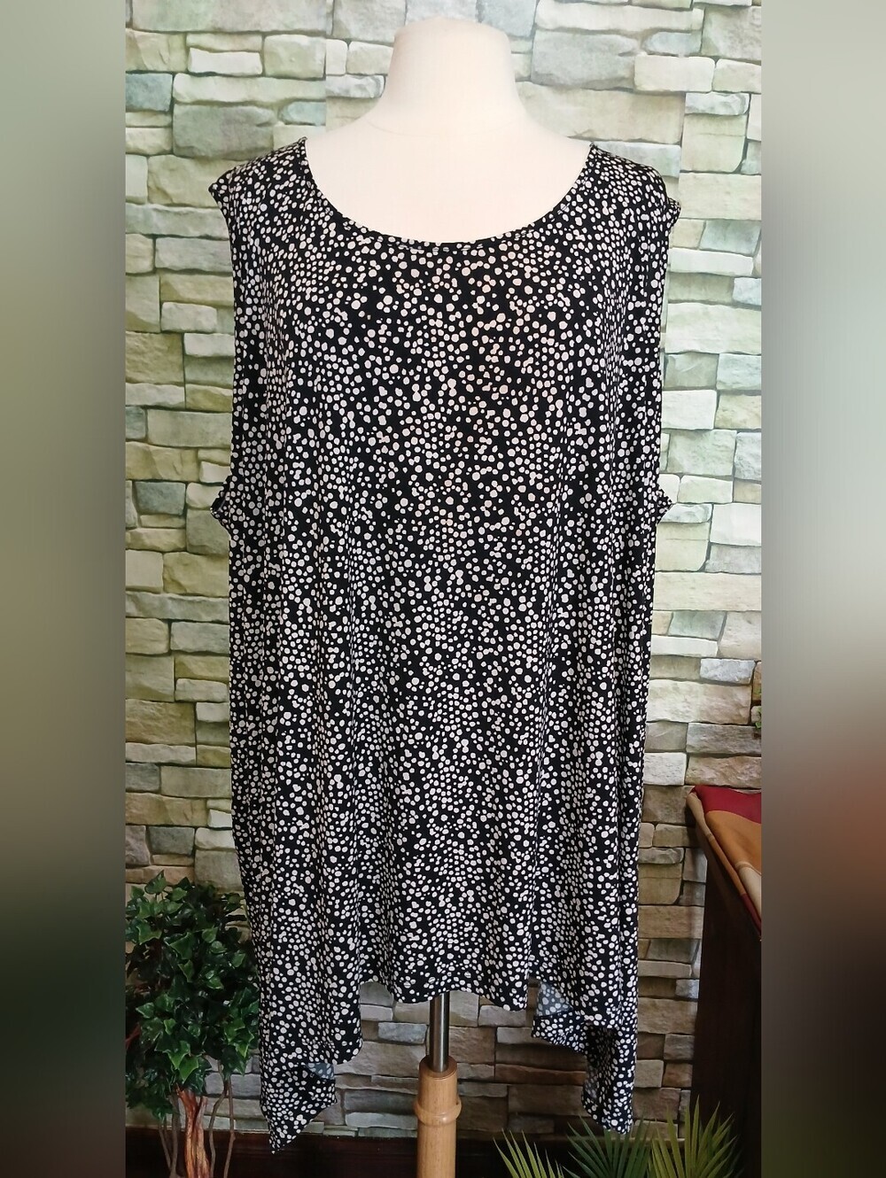 6X Catherines Black & White Polka Dot Sleeveless Tunic Tank